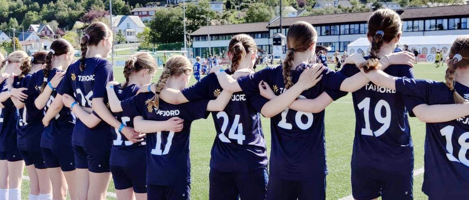 sula_sportsklubb_med_TAFJORD_i_ryggen.jpg